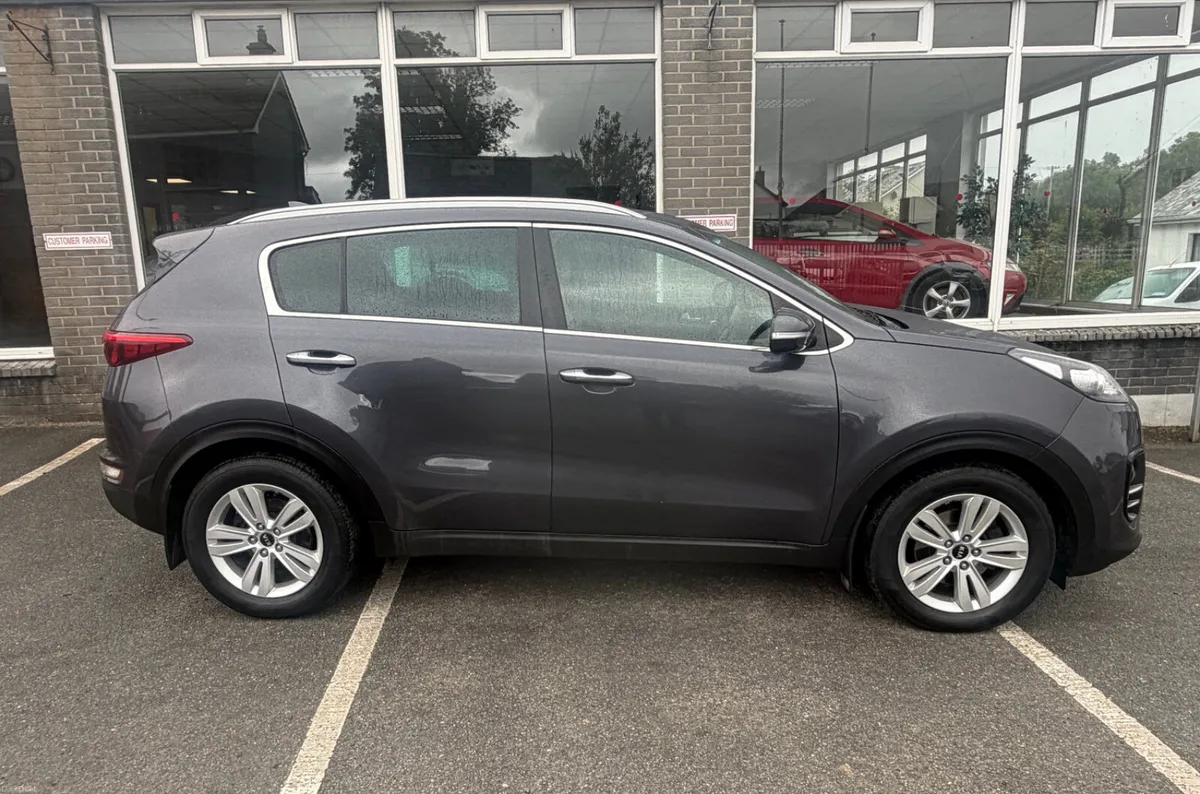 Kia Sportage 1.7 Platinum - Image 2