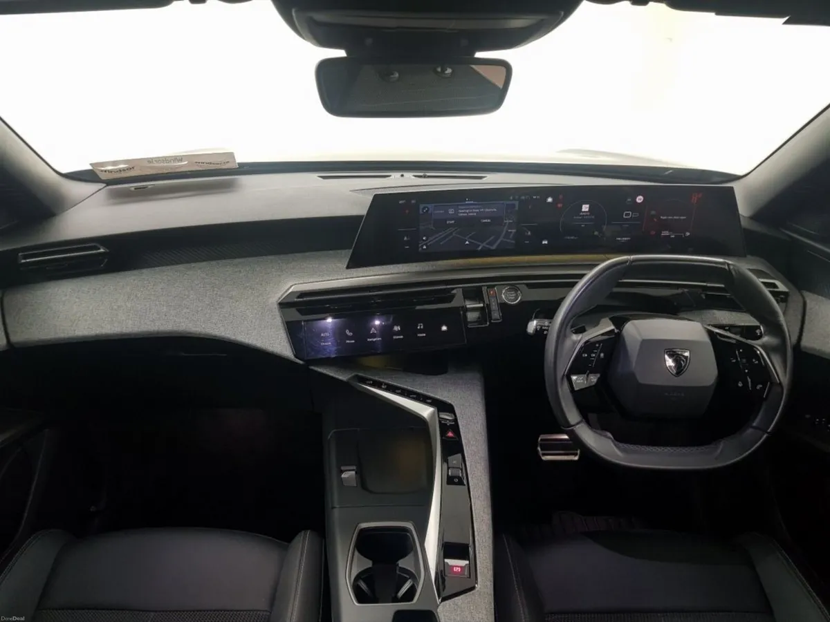 Peugeot 3008 1.2 MHEV PureTech 136bhp eDCS6 Allure - Image 3
