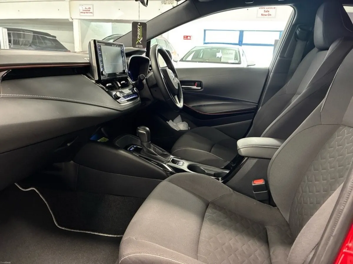 Toyota Corolla HYBRID L/SPORT HB - Image 6