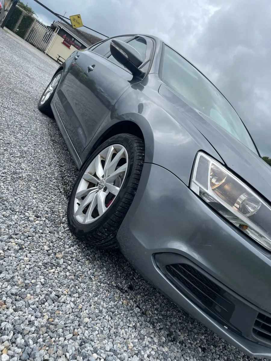 VW Jetta 2012 - Image 2