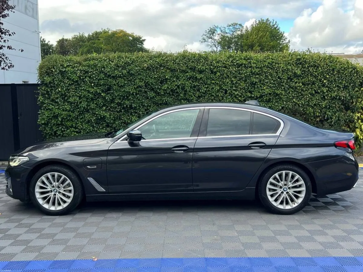 BMW 5-Series 530e LUXURY LINE 2.0 HYBRID // HERADS - Image 3