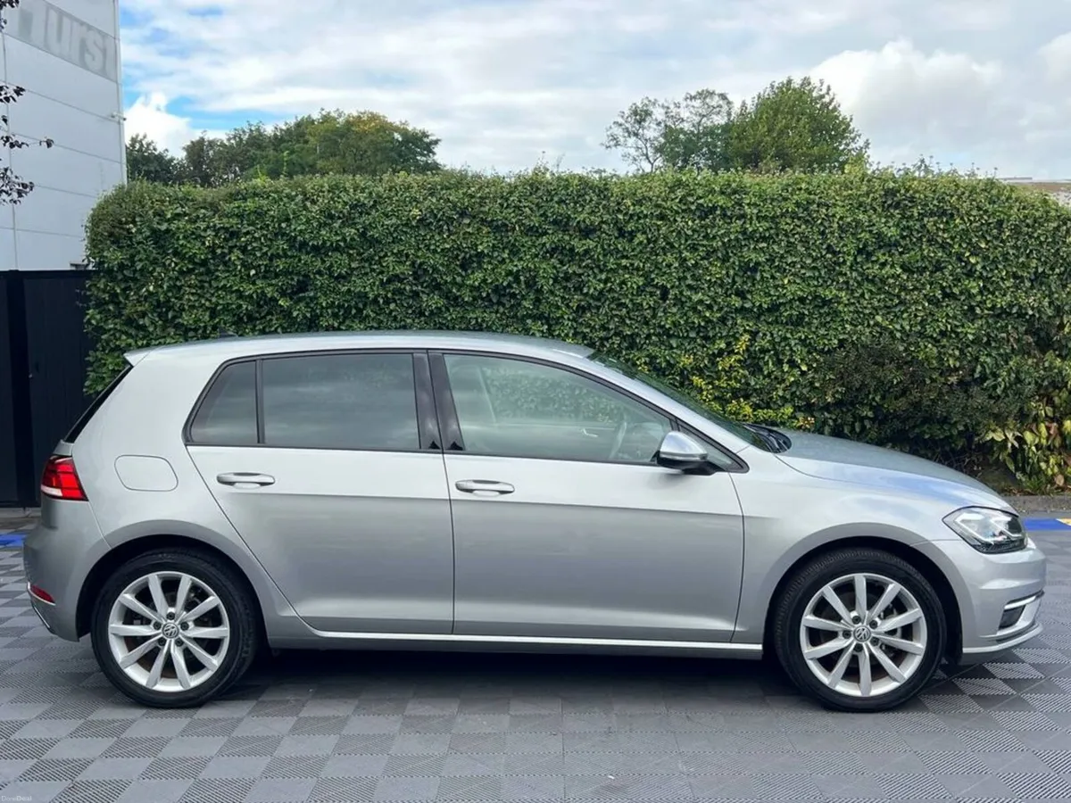 Volkswagen Golf COMFORTLINE 1.2 TSI AUTO // LOW MI - Image 2