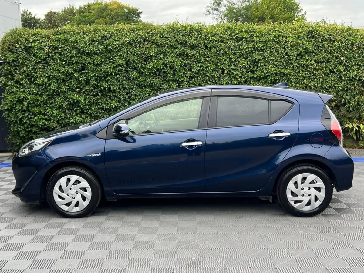 Toyota Aqua 1.5 HYBRID AUTO // FULL SERVICE HISTOR - Image 3