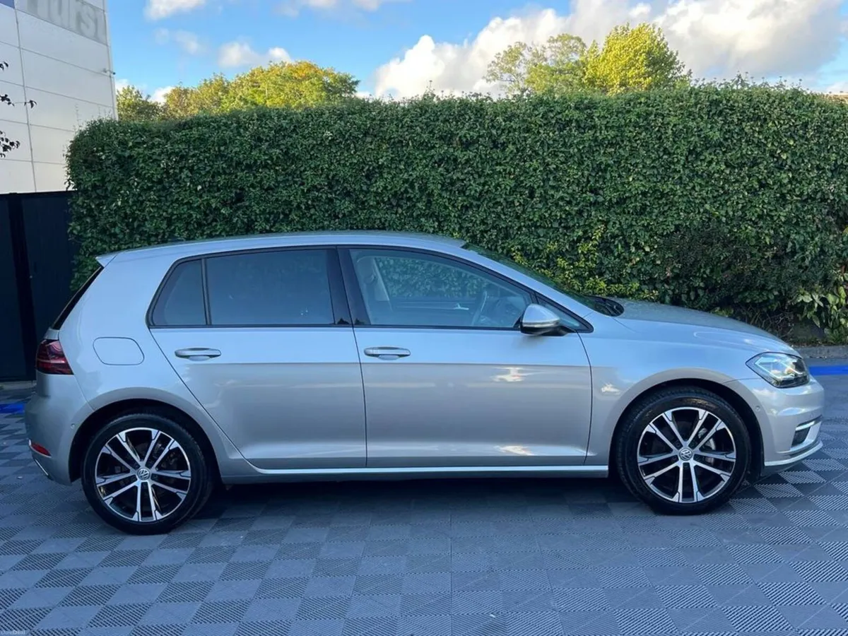 Volkswagen Golf COMFORTLINE 1.2 TSI AUTO // APPLE - Image 2