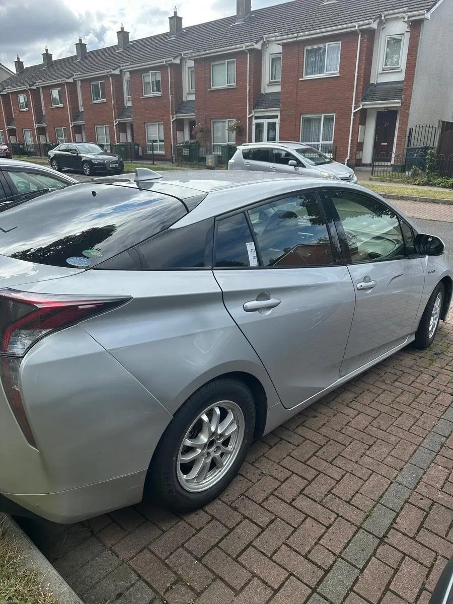 Toyota Prius 2016 - Image 1