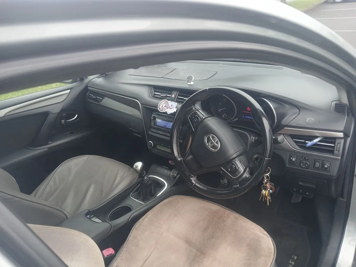 Toyota Avensis 2017 - Image 4
