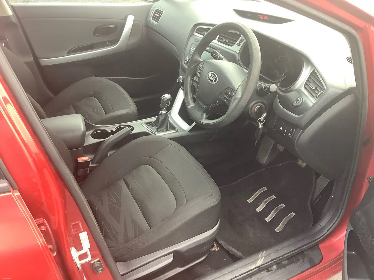 141 Kia ceed 1.6 diesel…new nct..low mileage.taxed - Image 3
