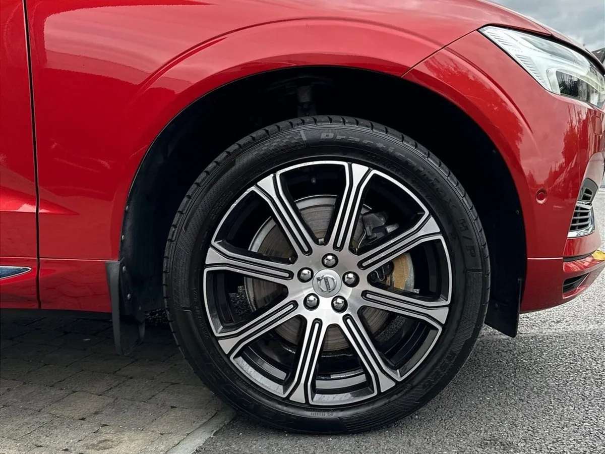 Volvo XC60 T8 (390hp) PHEV Inscription *Pan Roof* - Image 4