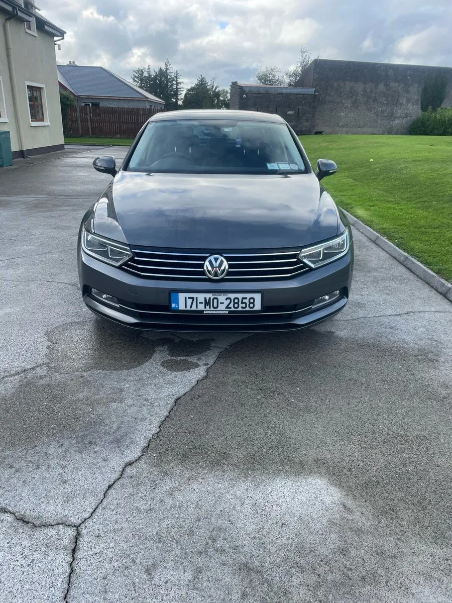 171 Volkswagen Passat 2.0L - Image 1