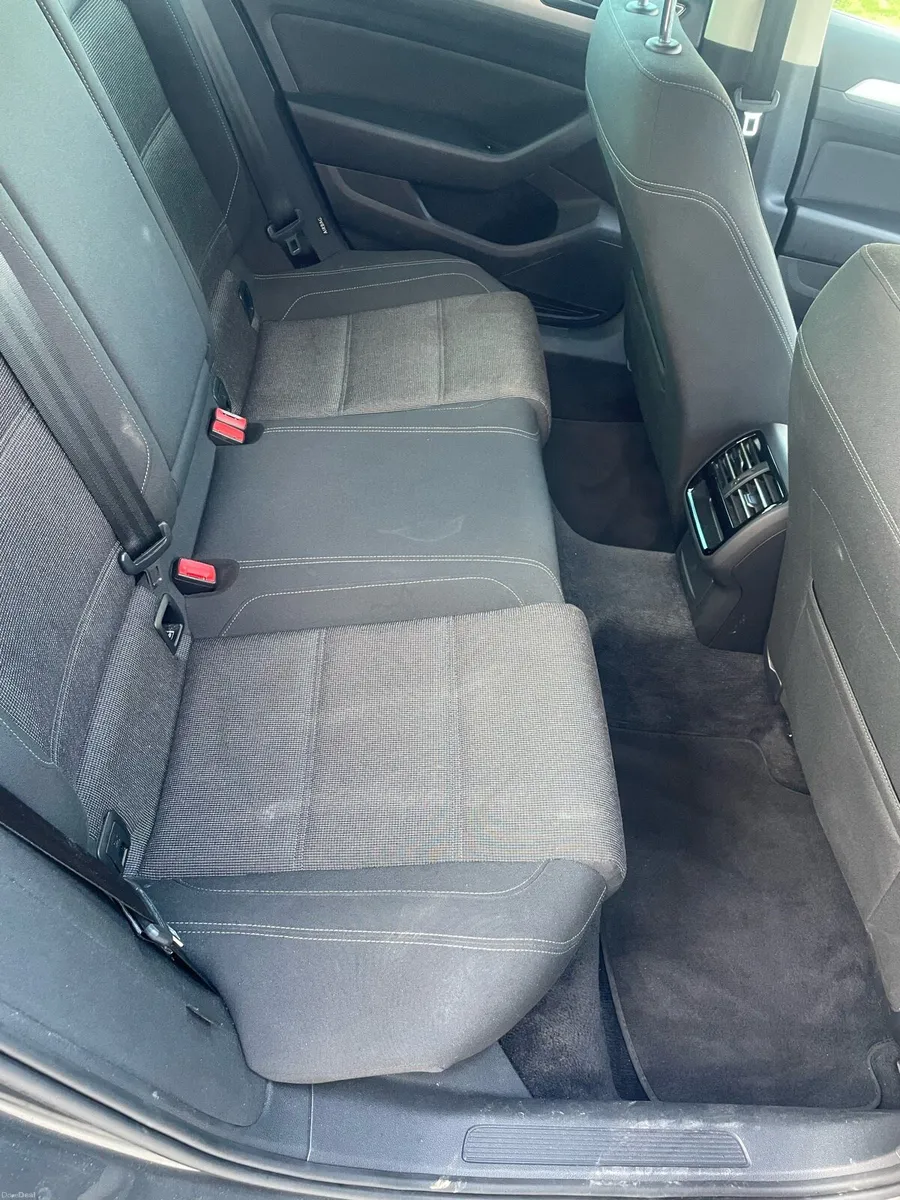 171 Volkswagen Passat 2.0L - Image 4