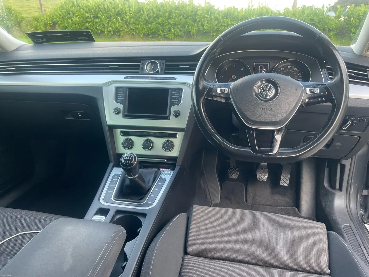 171 Volkswagen Passat 2.0L - Image 3