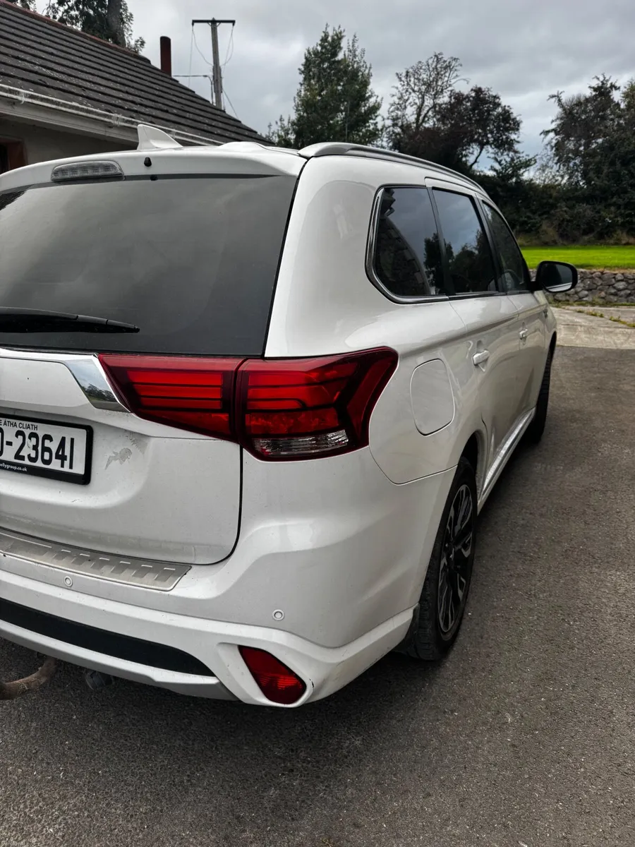 Mitsubishi Outlander 2017 - Image 2