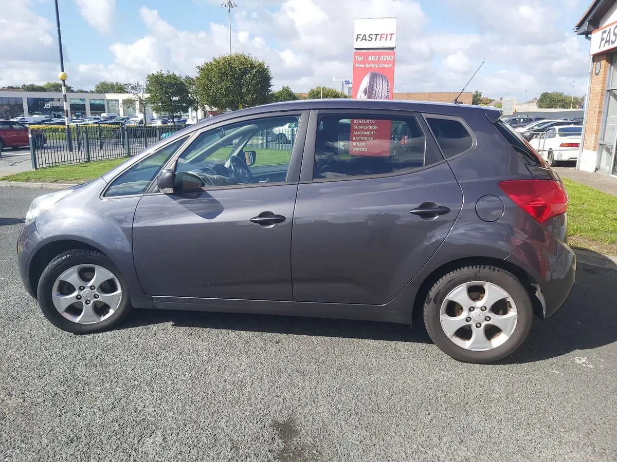 Kia Venga 2015 - Image 2