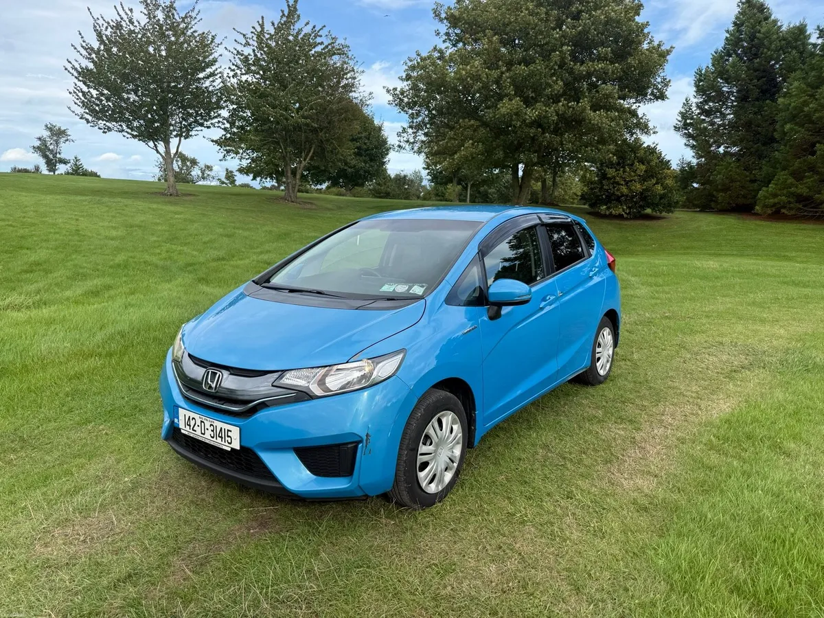 2014 Honda Fit hybrid New Nct 10/27 - Image 4