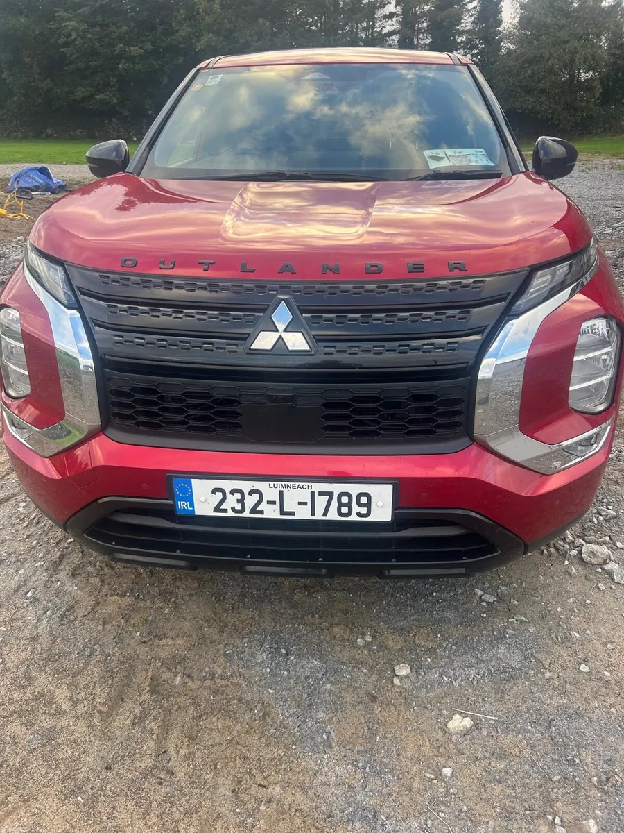 Mitsubishi Outlander 2023 - Image 2