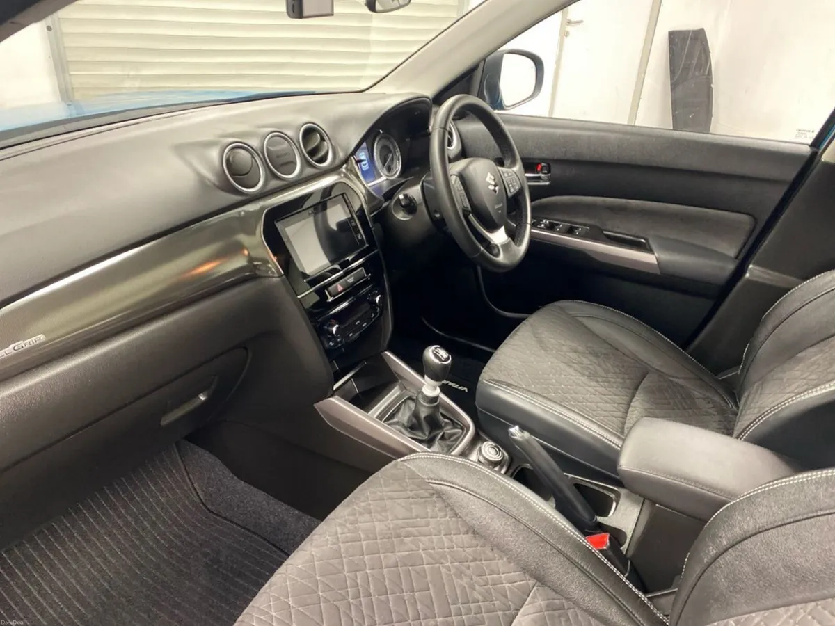 Suzuki Vitara 1.4 Hybrid SZ5 MT - Image 2