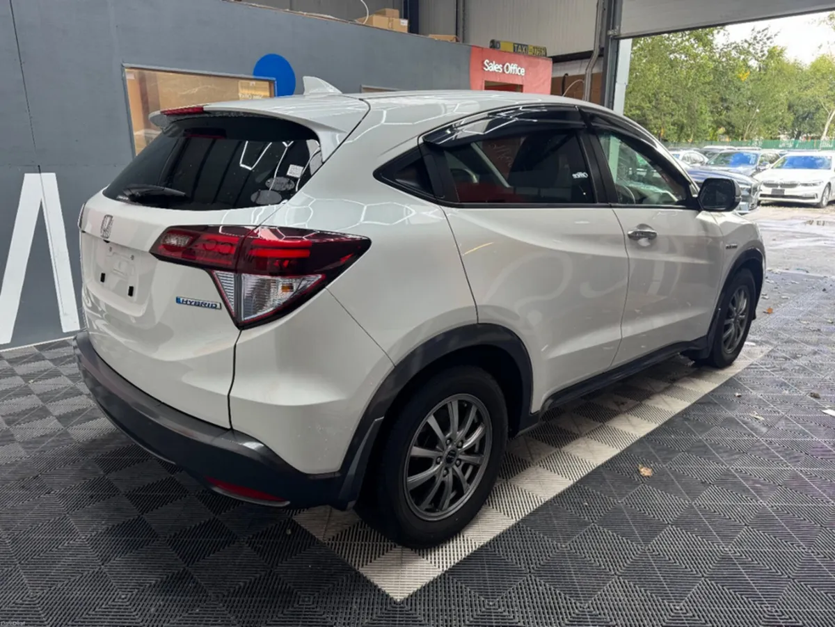 Honda Vezel 2016 HONDA VEZEL HYBRID X 1.5 AUTOMATI - Image 3