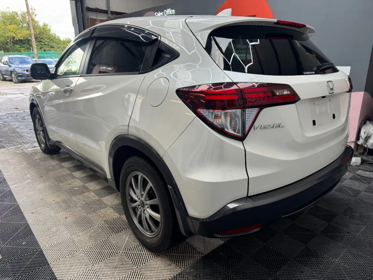 Honda Vezel 2016 HONDA VEZEL HYBRID X 1.5 AUTOMATI - Image 5