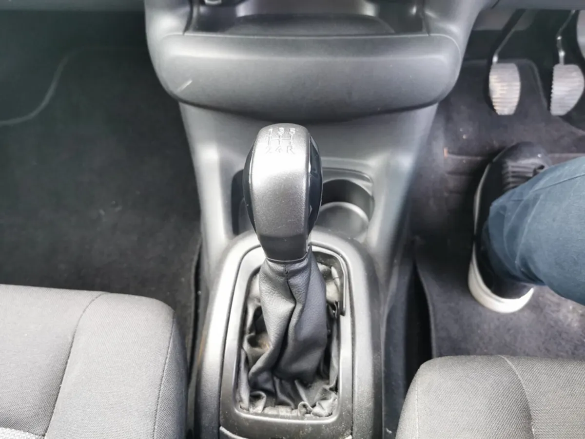 Citroen C4 Cactus 1.6 BLUE HDI 100 FL FLAIR 5DR 1. - Image 6