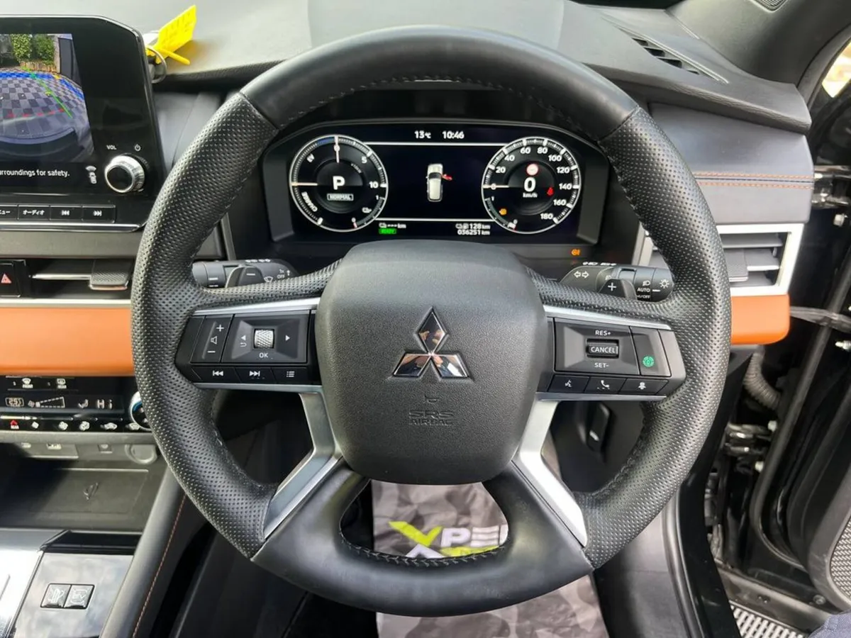 Mitsubishi Outlander 7-SEATER 2.4 HYBRID AUTO ** H - Image 4