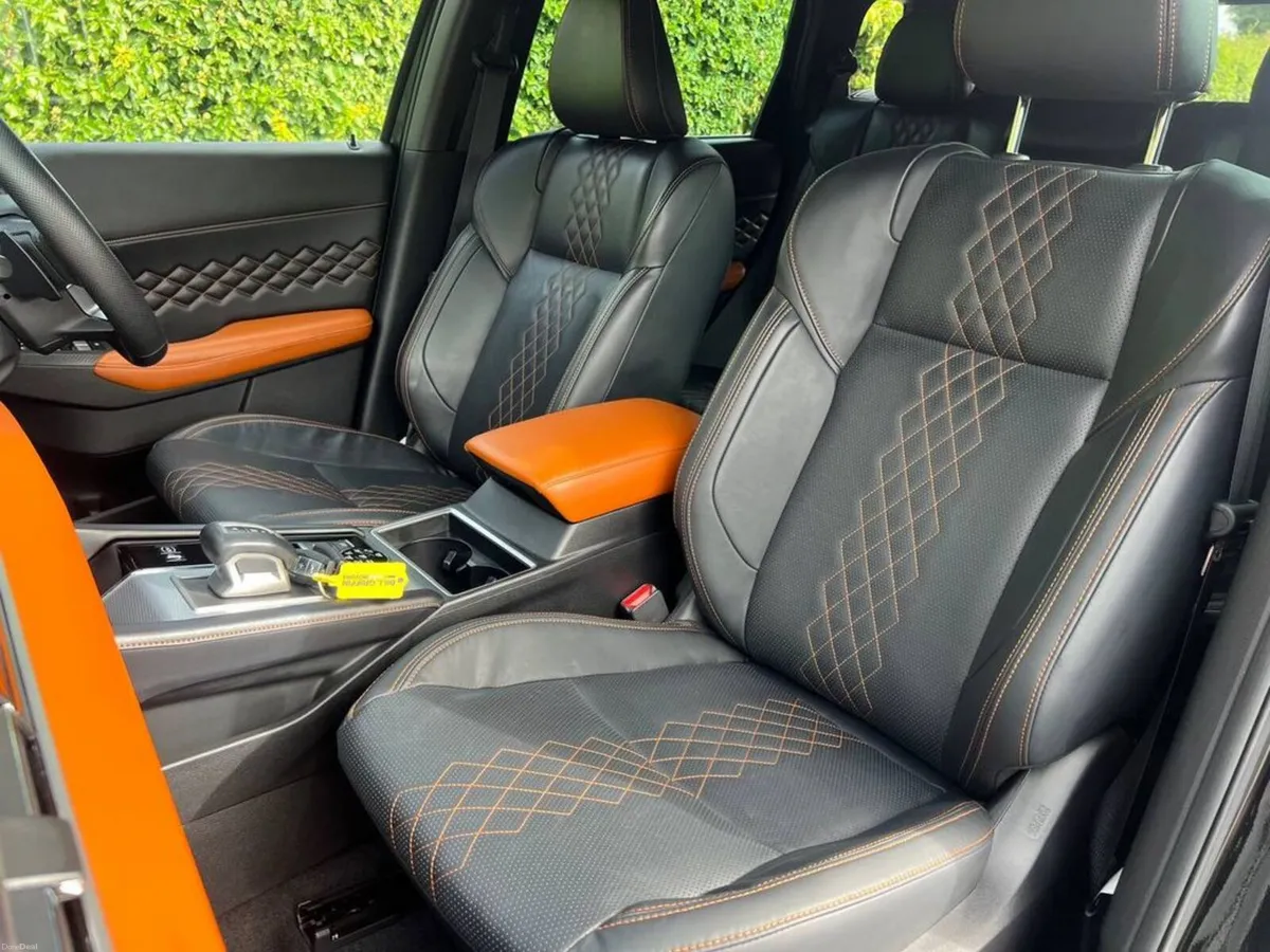 Mitsubishi Outlander 7-SEATER 2.4 HYBRID AUTO ** H - Image 6