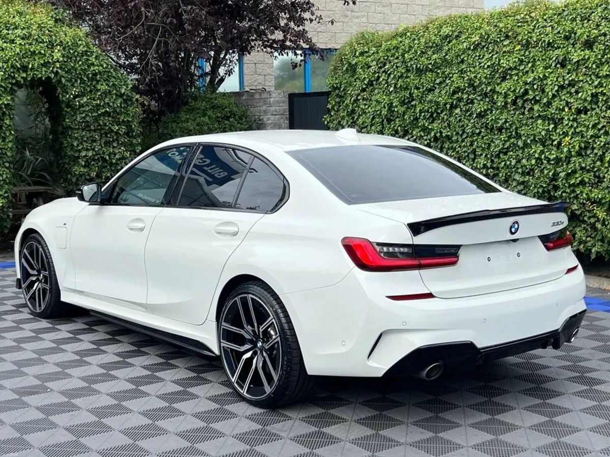 BMW 3-Series 330e M-SPORT COMPETITION 2.0 HYBRID / - Image 5