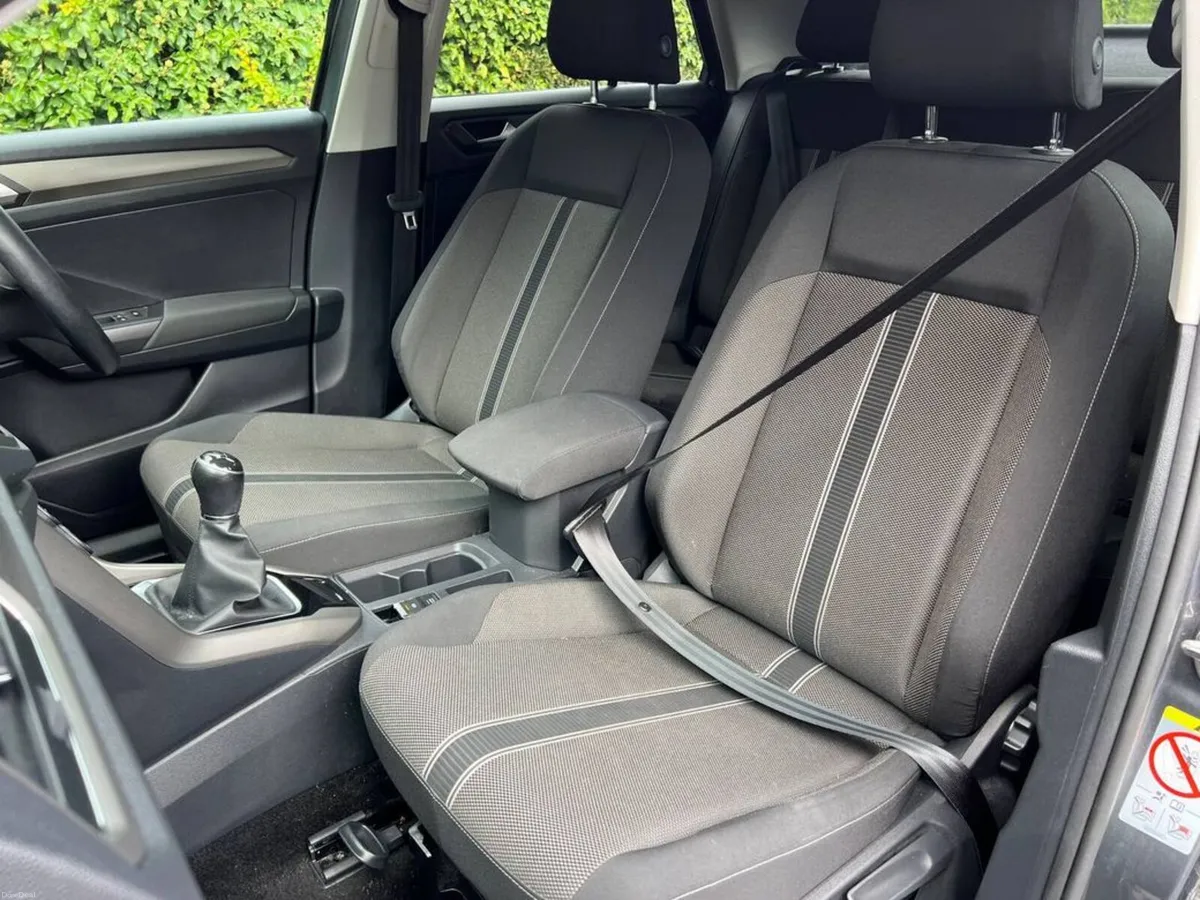 Volkswagen T-Roc DESIGN 1.0 TSI // APPLE CARPLAY/A - Image 6