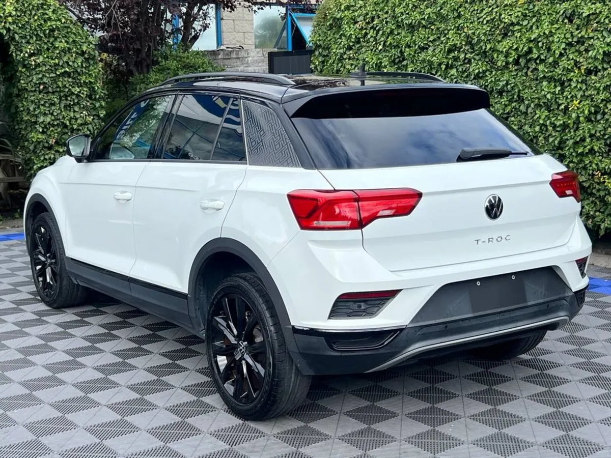Volkswagen T-Roc DESIGN 2.0 TDI AUTO // APPLE CARP - Image 5