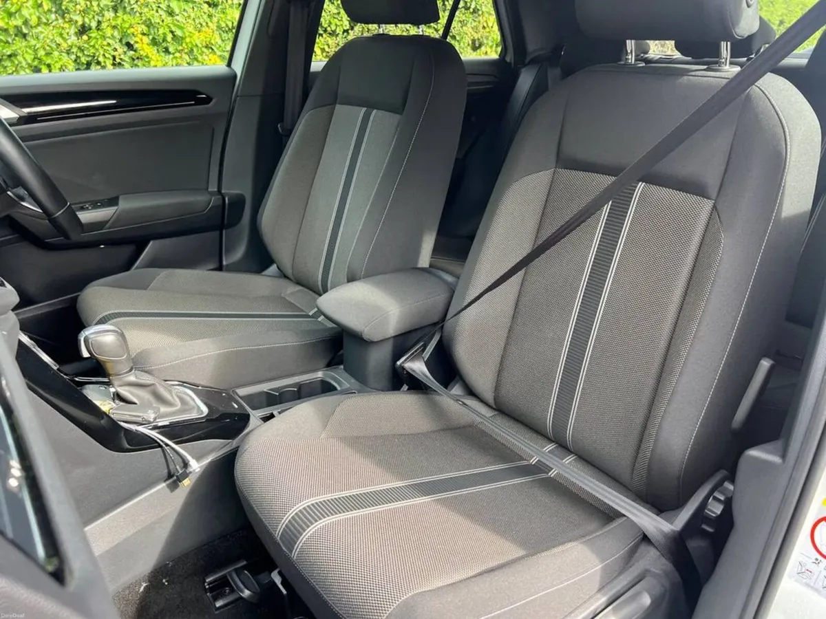 Volkswagen T-Roc DESIGN 2.0 TDI AUTO // APPLE CARP - Image 6