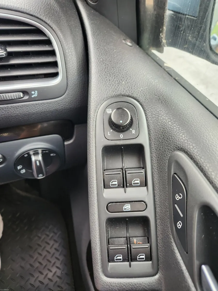 Volkswagen Golf 2009 - Image 2