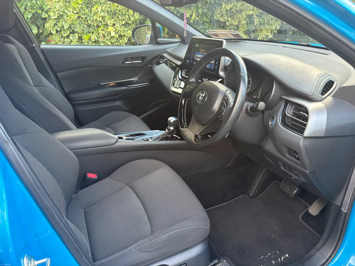 Toyota C-HR 2019 Hybrid - Image 5
