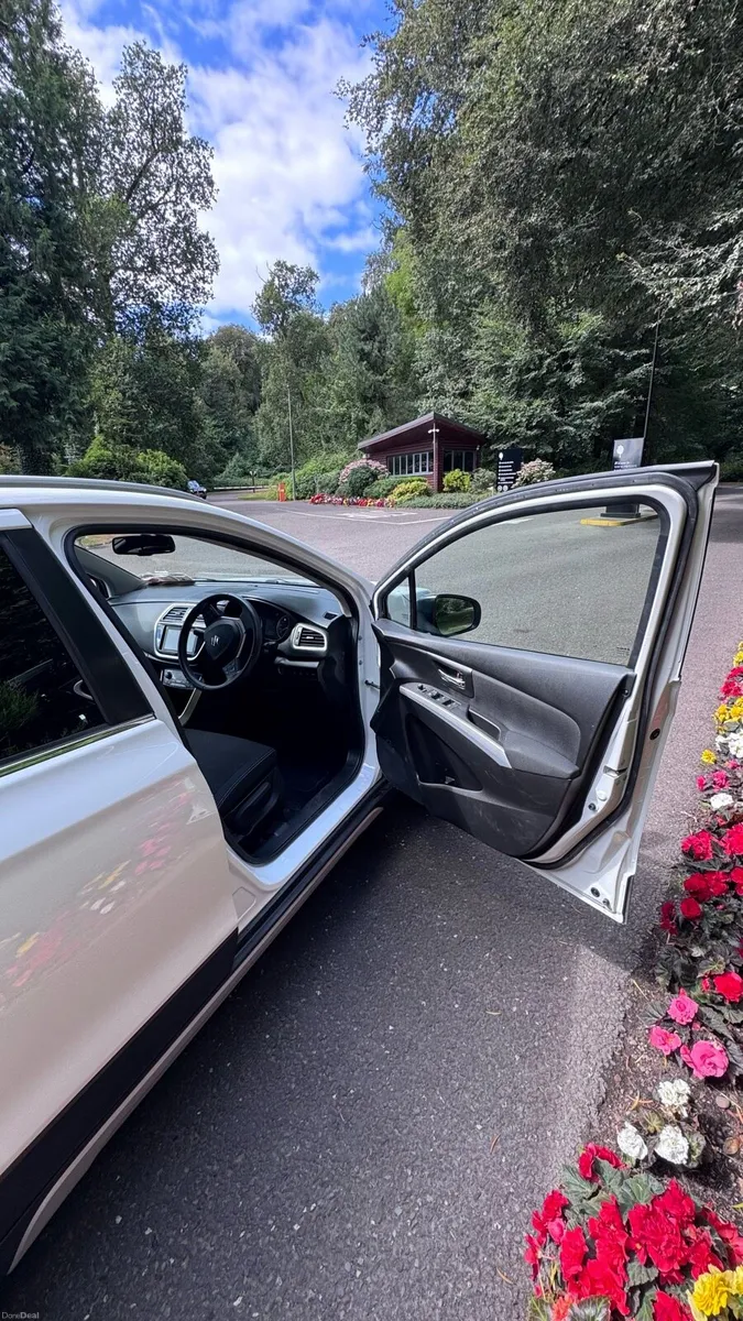 Car - Image 3