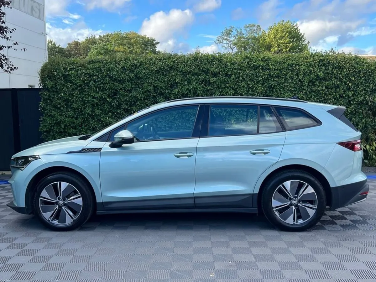 Skoda Enyaq 60 IV ROYALE 58KWH // DIAMOND CUT ALLO - Image 3