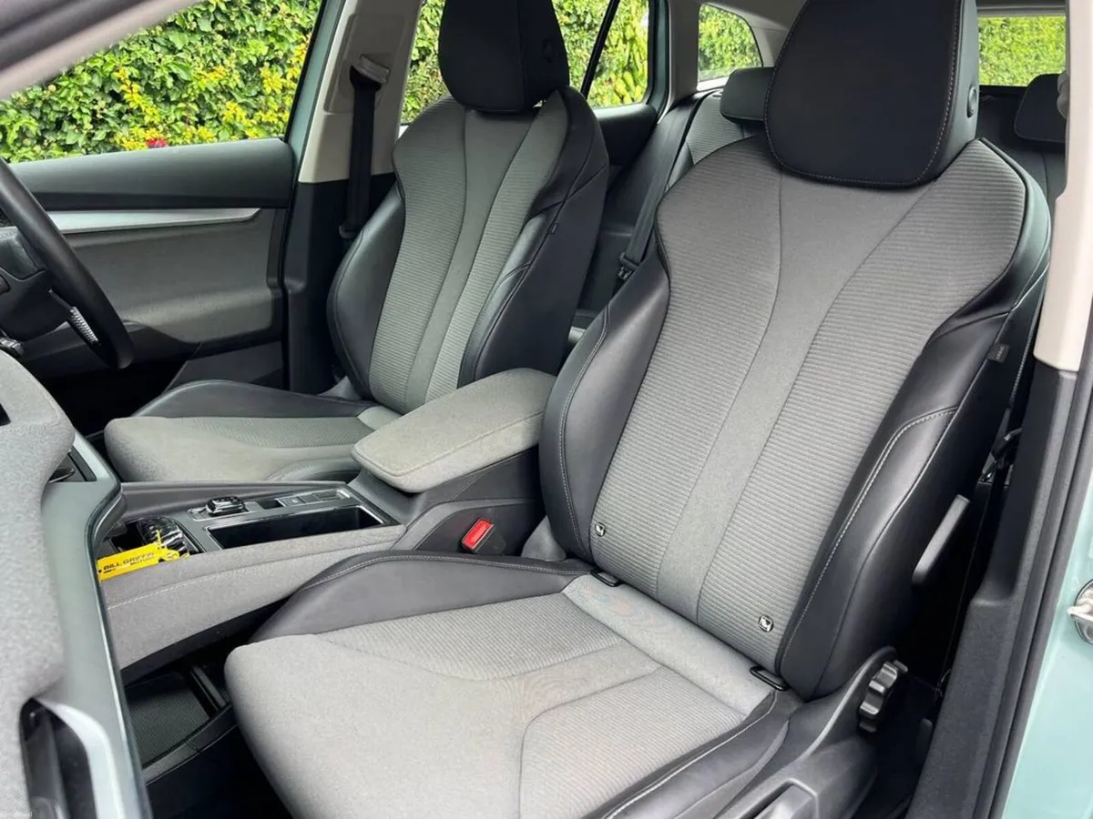 Skoda Enyaq 60 IV ROYALE 58KWH // DIAMOND CUT ALLO - Image 6