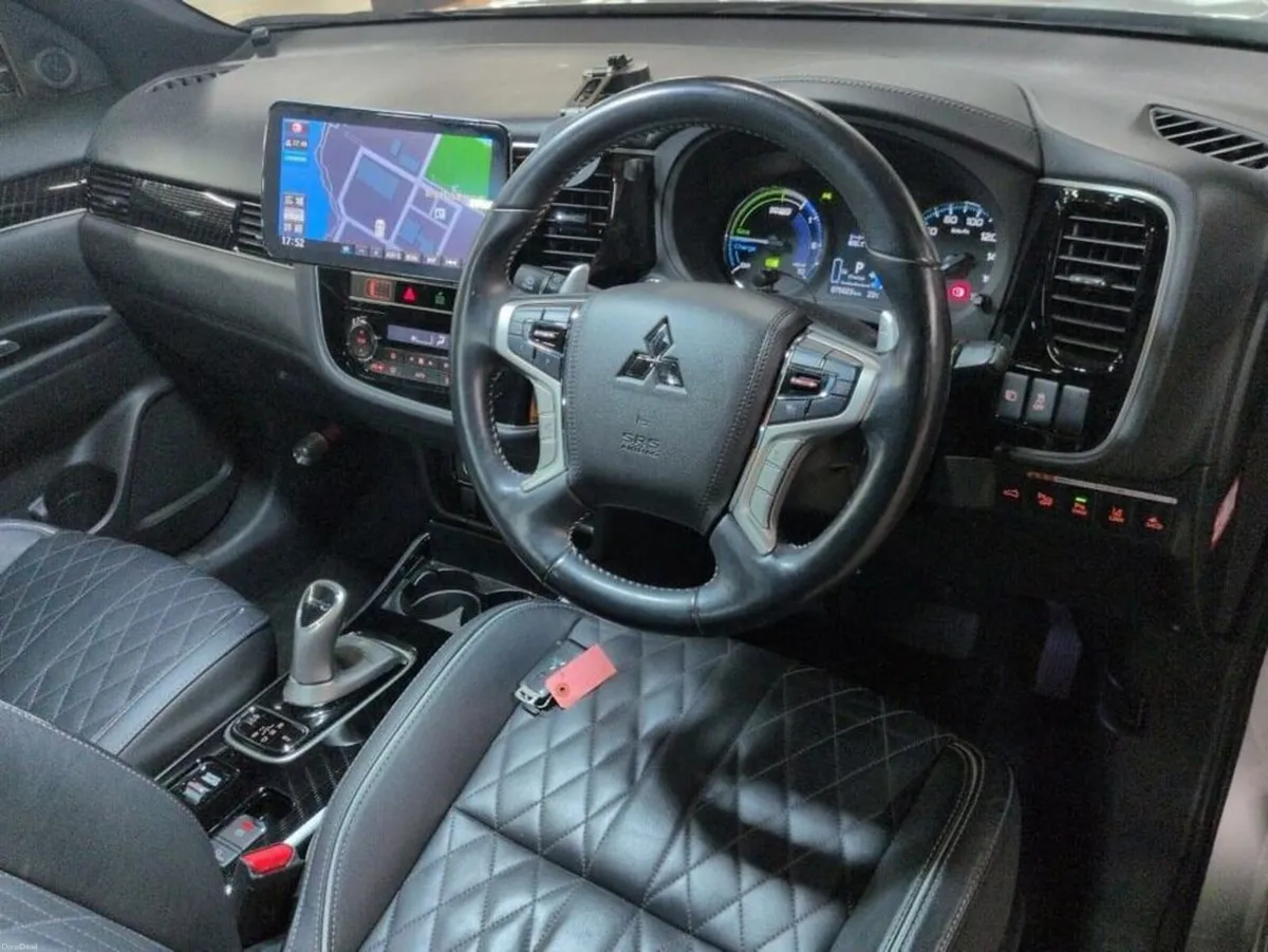 Mitsubishi Outlander 182 PHEV 4WD G PREMIUM PACKAG - Image 2