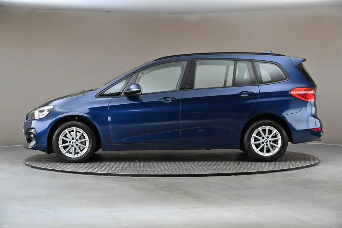 BMW 2-Series 218I SE 6SPD 7SEATS FULL LEATHER - Image 5