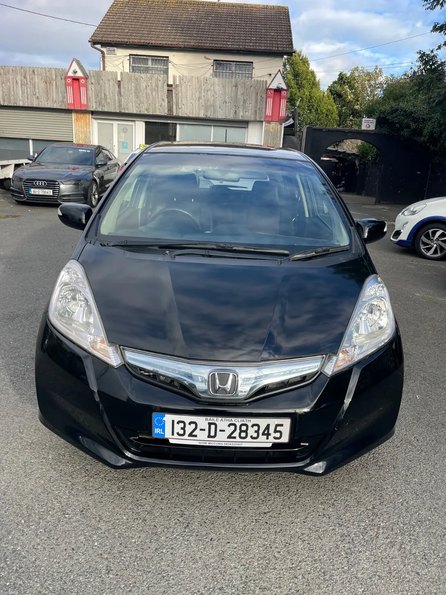 2013 Honda fit automatic hybrid only 60k - Image 3