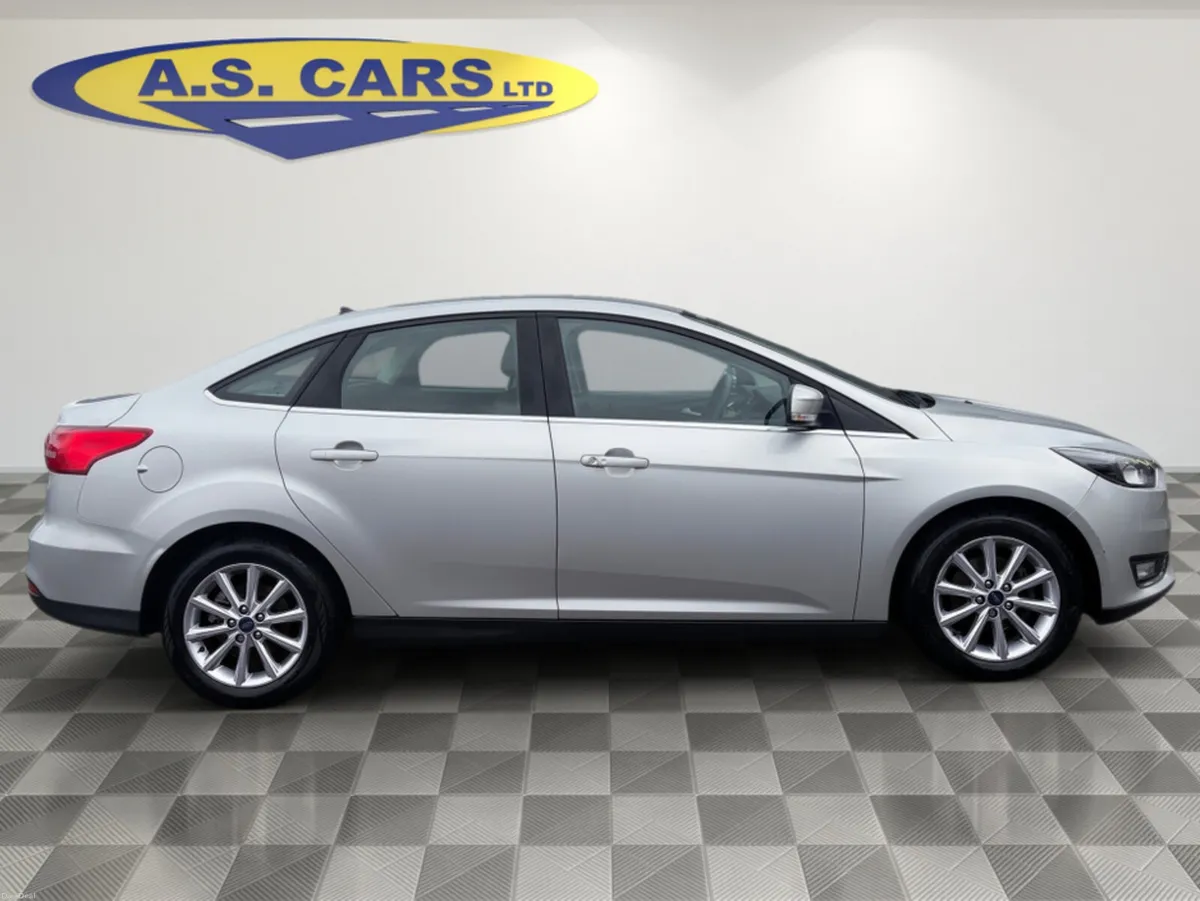 Ford Focus TITANIUM 1.0 ** TINY MILAGE ** IRISH CA - Image 3