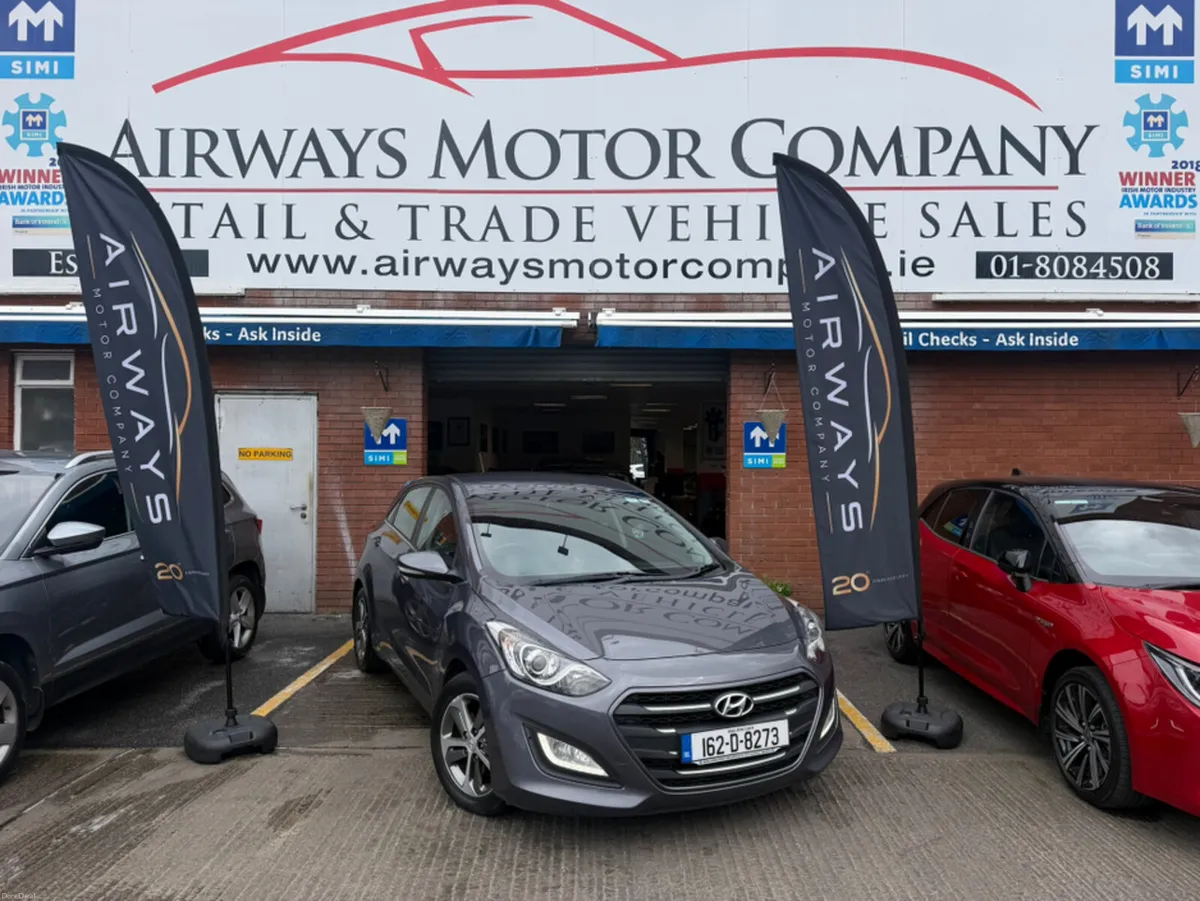 Hyundai i30 1.6 DELUXE 5DR- MINT - Image 1
