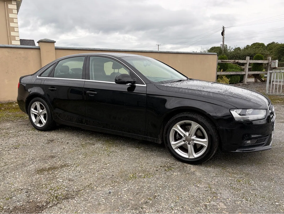 Audi A4 2.0 TDi Technic *READ AD* - Image 2