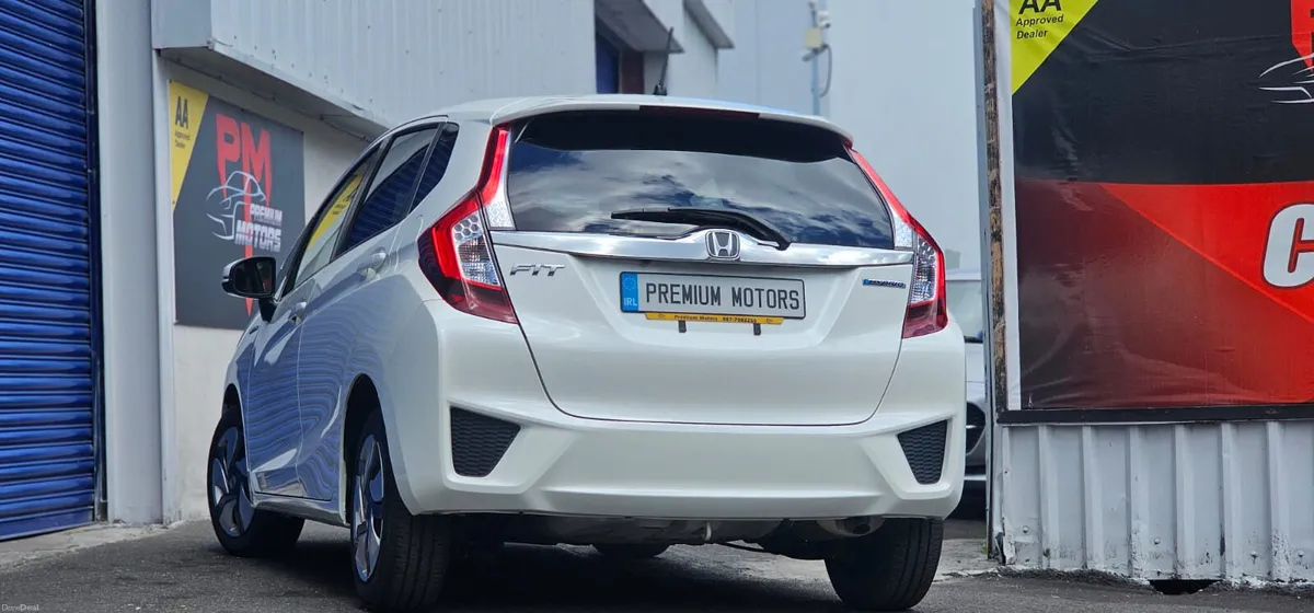 Honda Fit Hybrid Automatic - Image 3