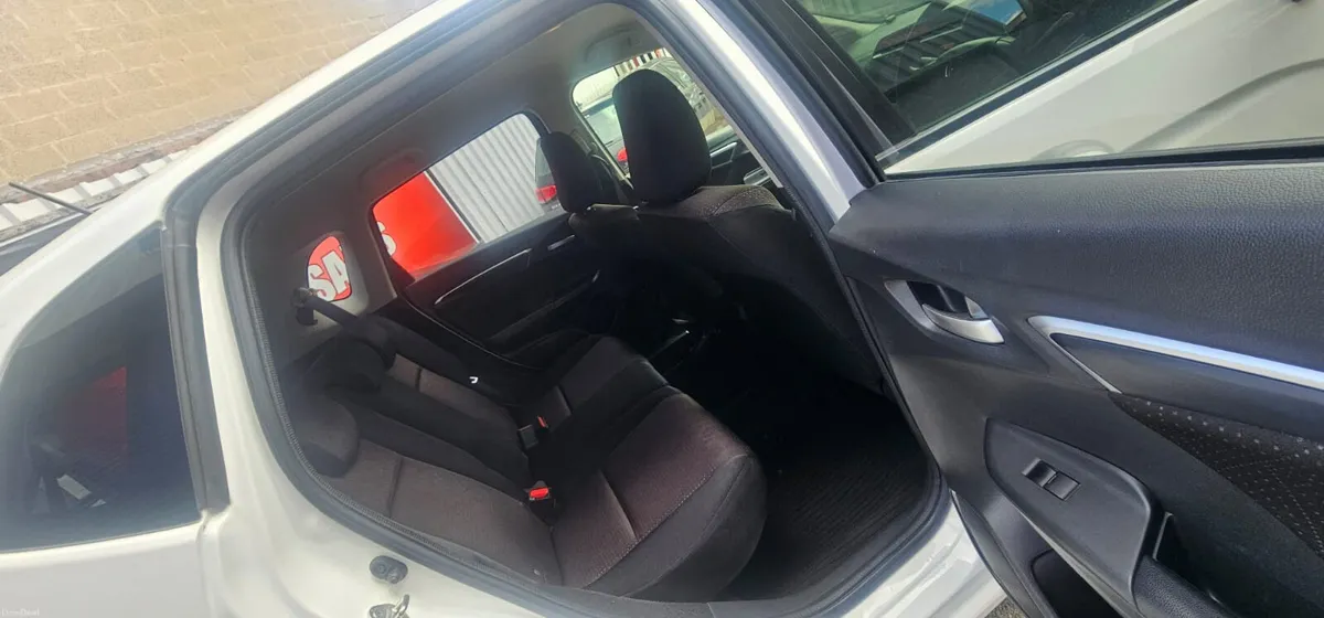 Honda Fit Hybrid Automatic - Image 6