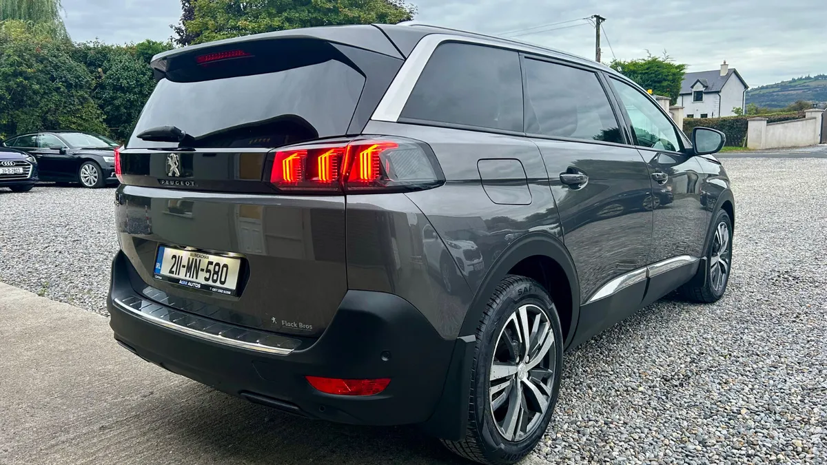 2021 Peugeot 5008 - Image 3