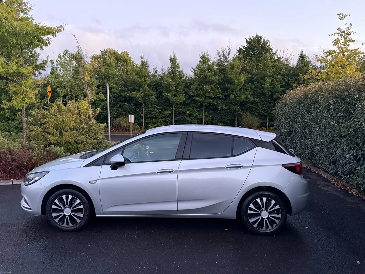 Opel Astra 1.4 Petrol Automatic - Image 4