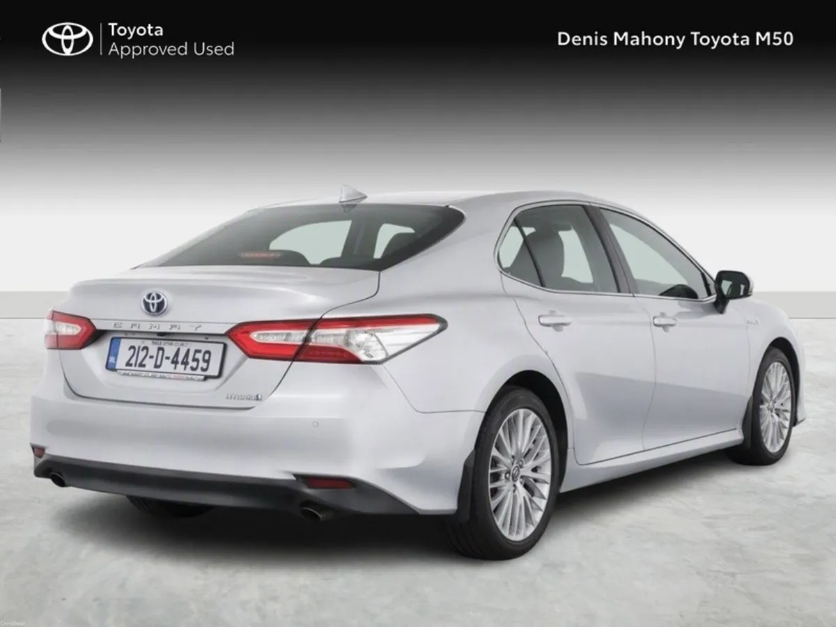 Toyota Camry Hybrid Platinum - Image 2