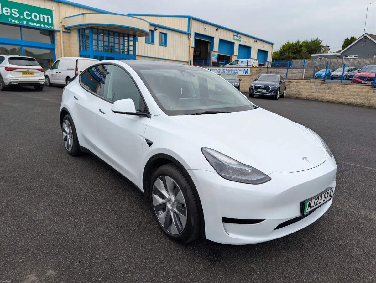 Tesla Model Y 2023 - Image 2