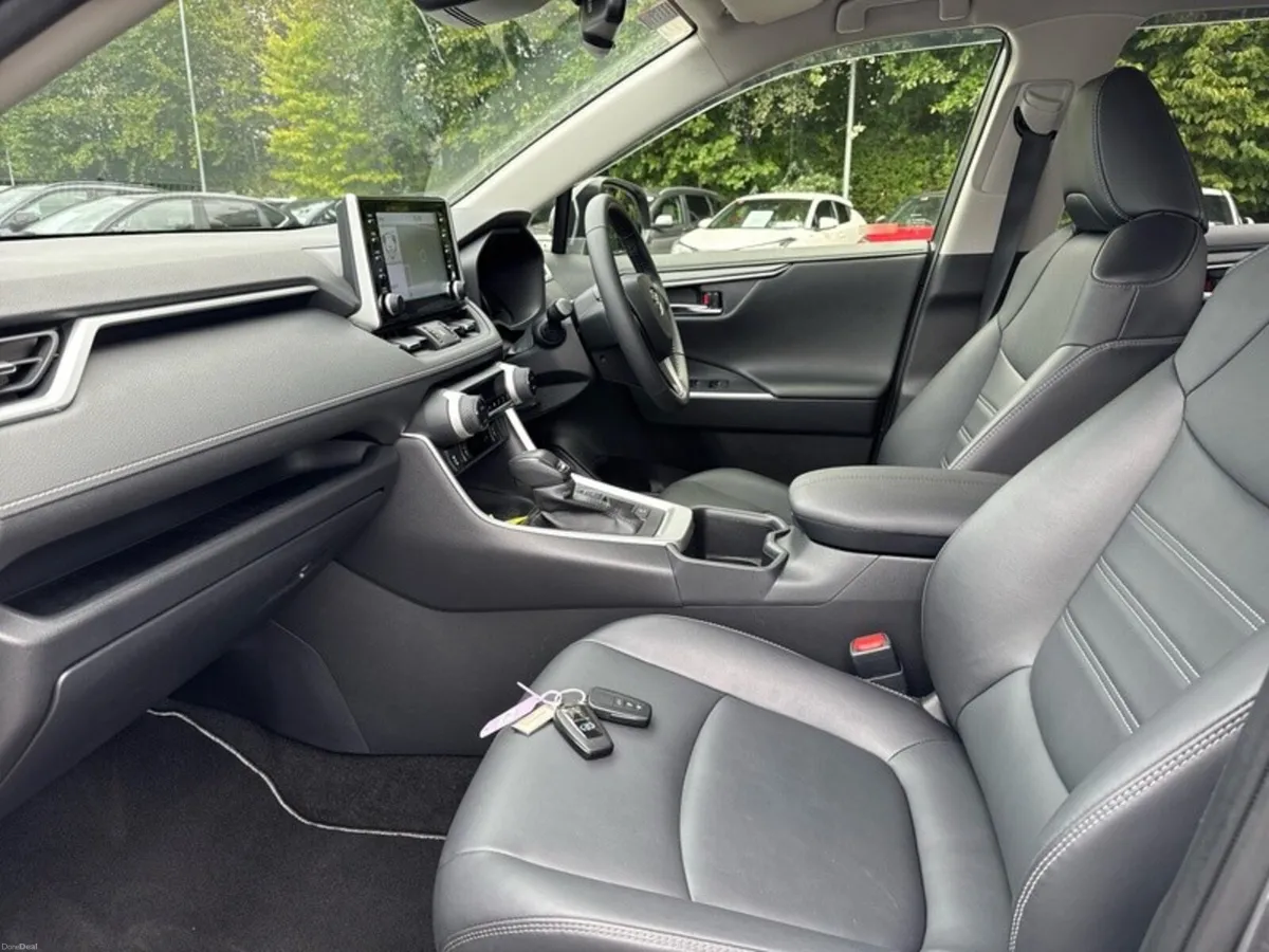 Toyota RAV4 RAV4 HYBRID SOL - Image 6