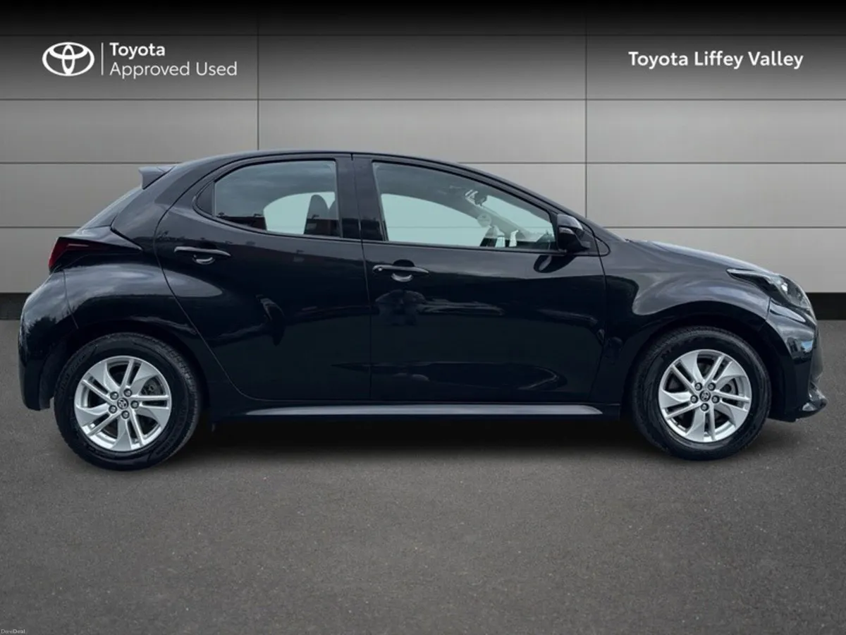 Toyota Yaris YARIS HYBRID LUNA - Image 3