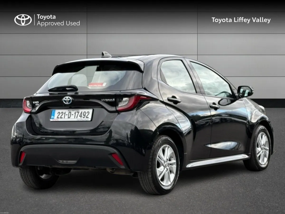 Toyota Yaris YARIS HYBRID LUNA - Image 2