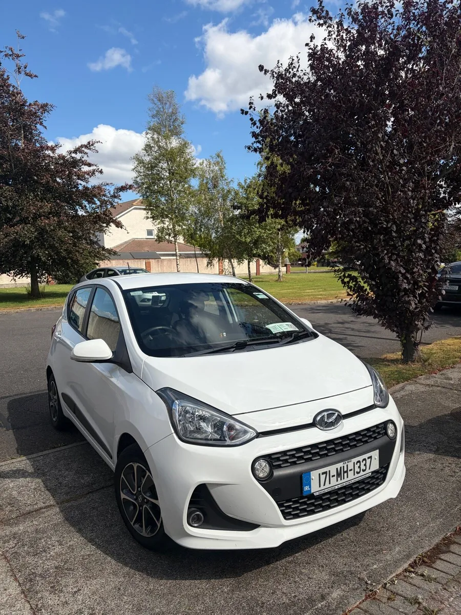 White Hyundai i10 - low owners - freshly serviced - Image 1